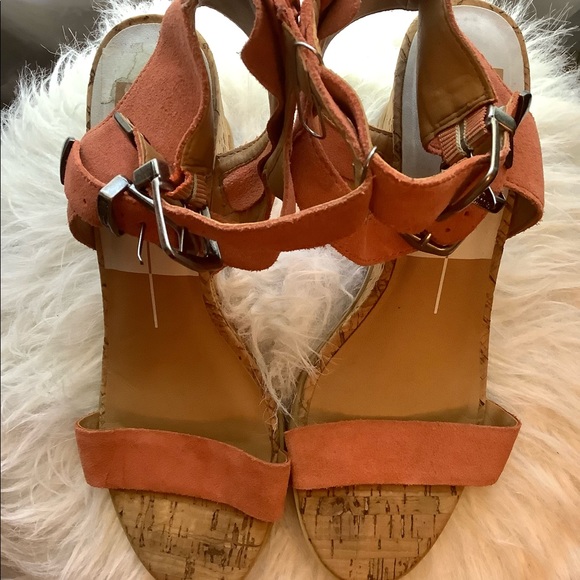 Comfortable Sandals perfect for the beach or vacation - Picture 2 of 3